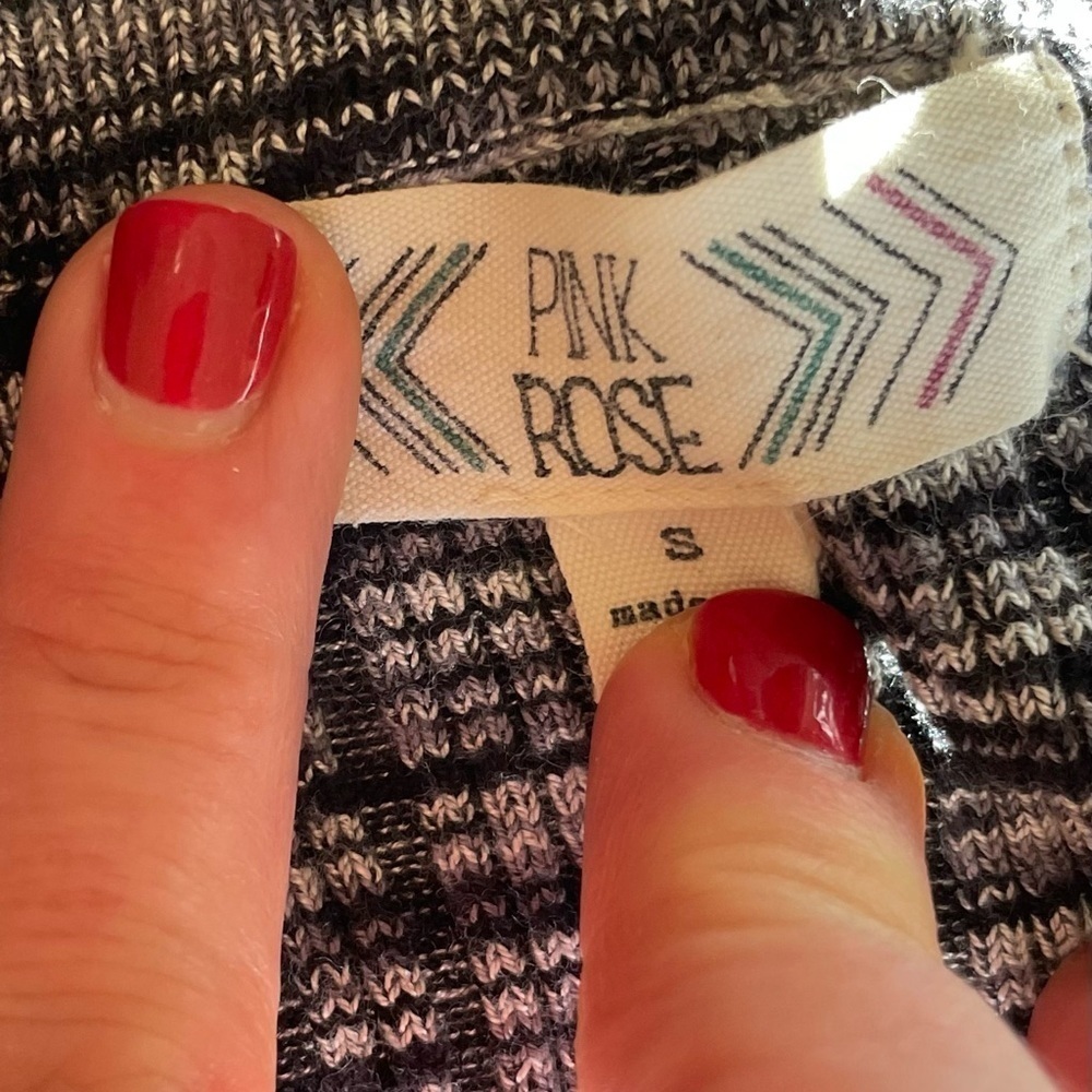 Women’s Pink Rose sweater - Picture 4 of 5